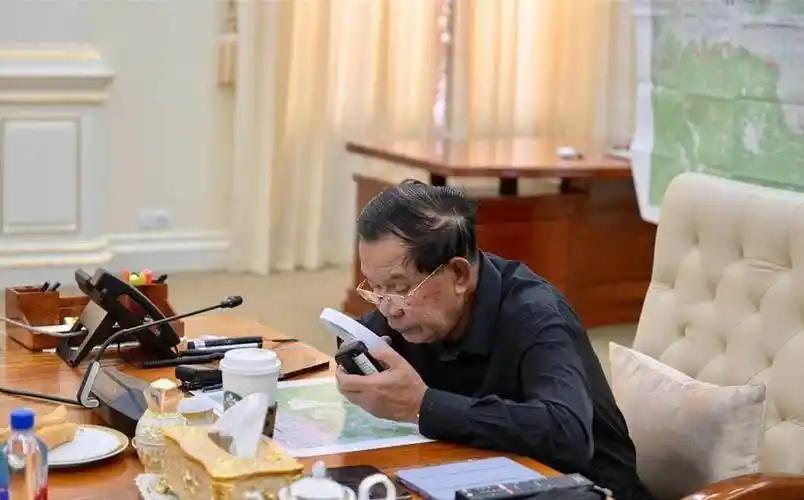 这一仗把泰国打醒了，泰国大学撤销授予洪森的博士学位，洪森气急败坏！洪森当晚在