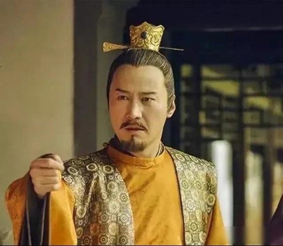 唐朝近50个藩镇，真正割据的最多8个。安史之乱后一百多年，大部分藩镇照常听中央调