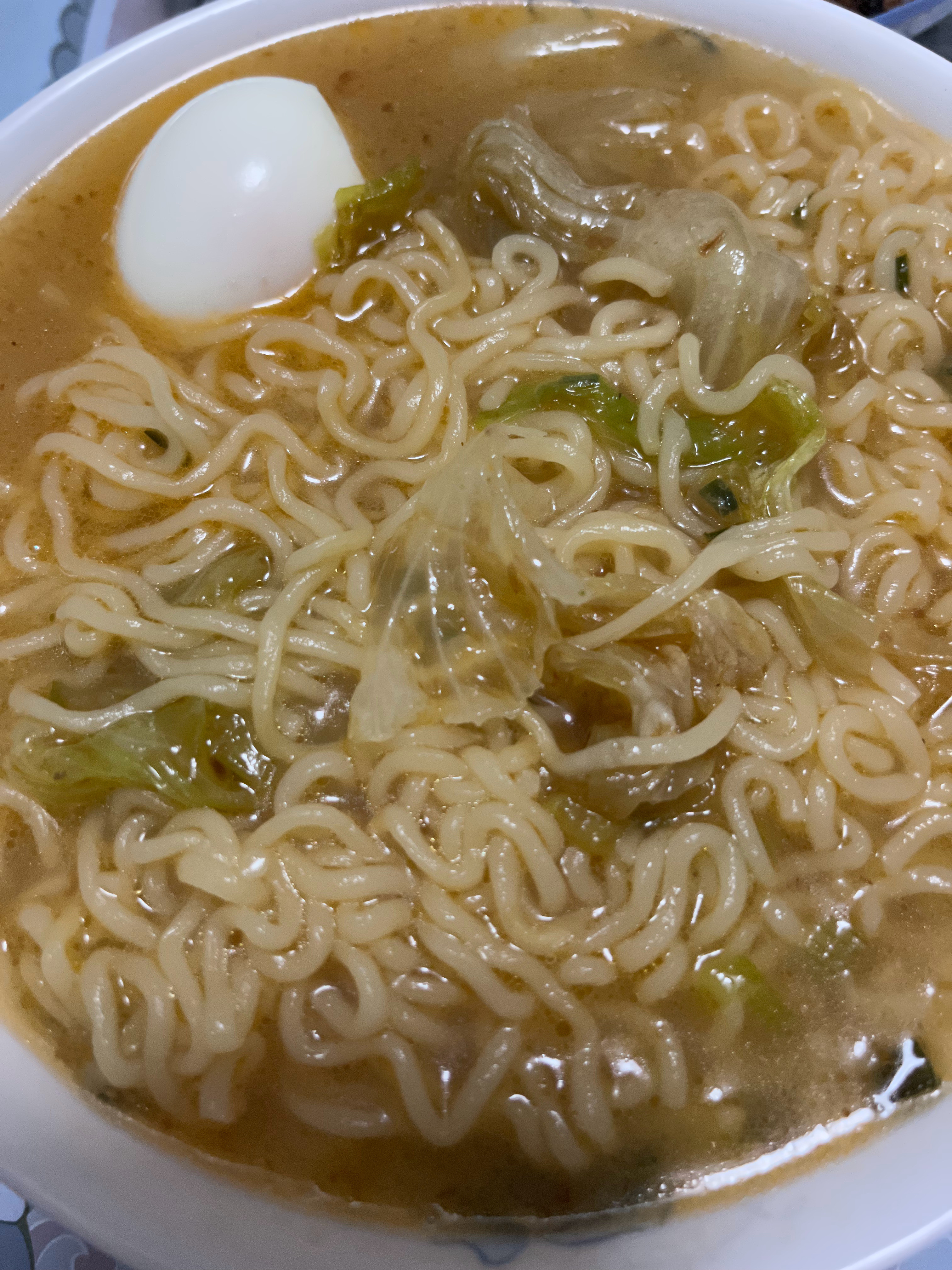 早安啊！又是新的一天开始，早上来碗热乎乎的煮方便面吃吧！