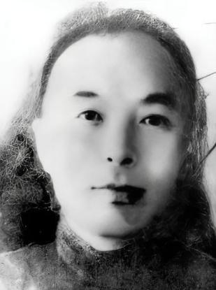 36岁的李兆麟将军接过一个年轻女子递来的茶杯，刚喝一口，顿感头晕目眩。他猛然意识