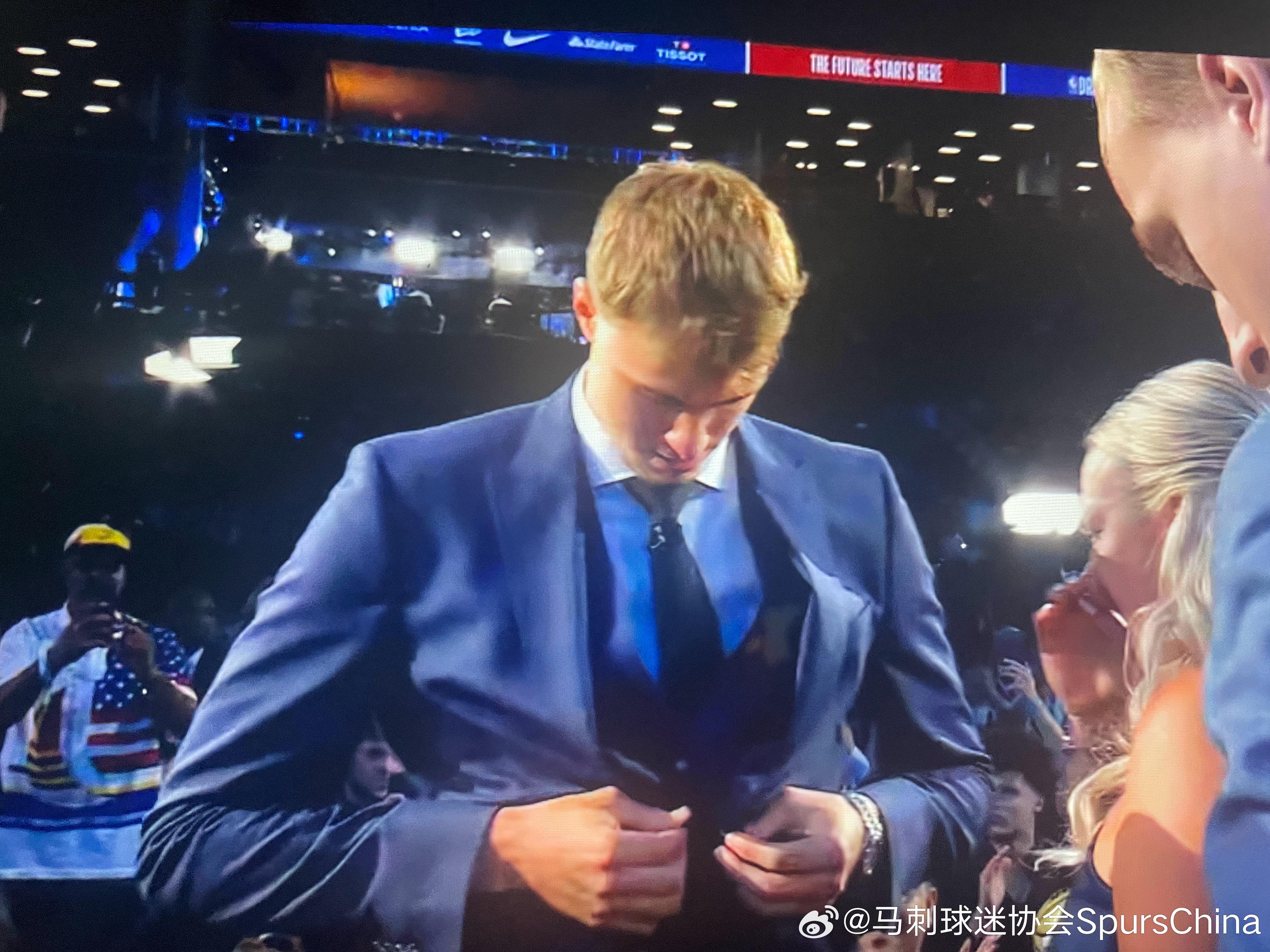 毫无悬念，独行侠第一顺位选了弗拉格[doge]下一个该你刺选了，是哈珀还是大交易
