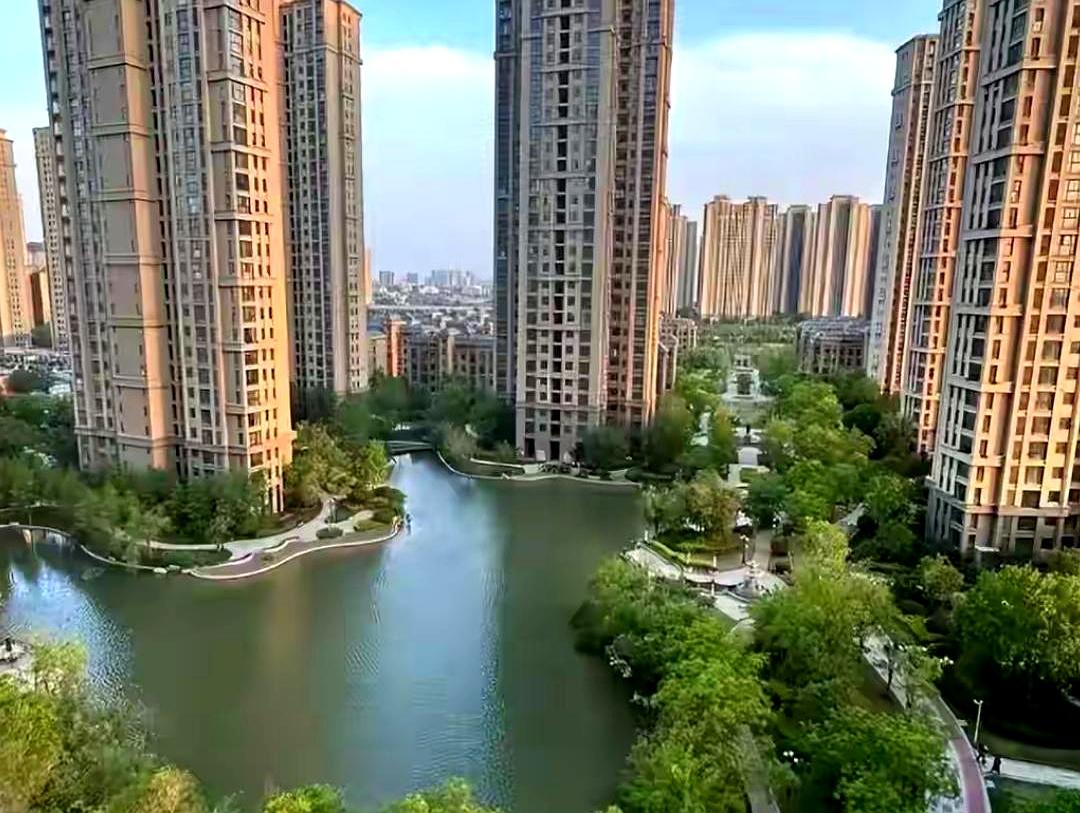 最近听到有人拍着胸口说，往后5年房价大概率要翻一倍，理由也不新鲜：跌久了总会反弹