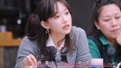 主持人问程潇，：你跟你爸爸会联系吗？如果他老了，你会给他养老吗？程潇的回答听