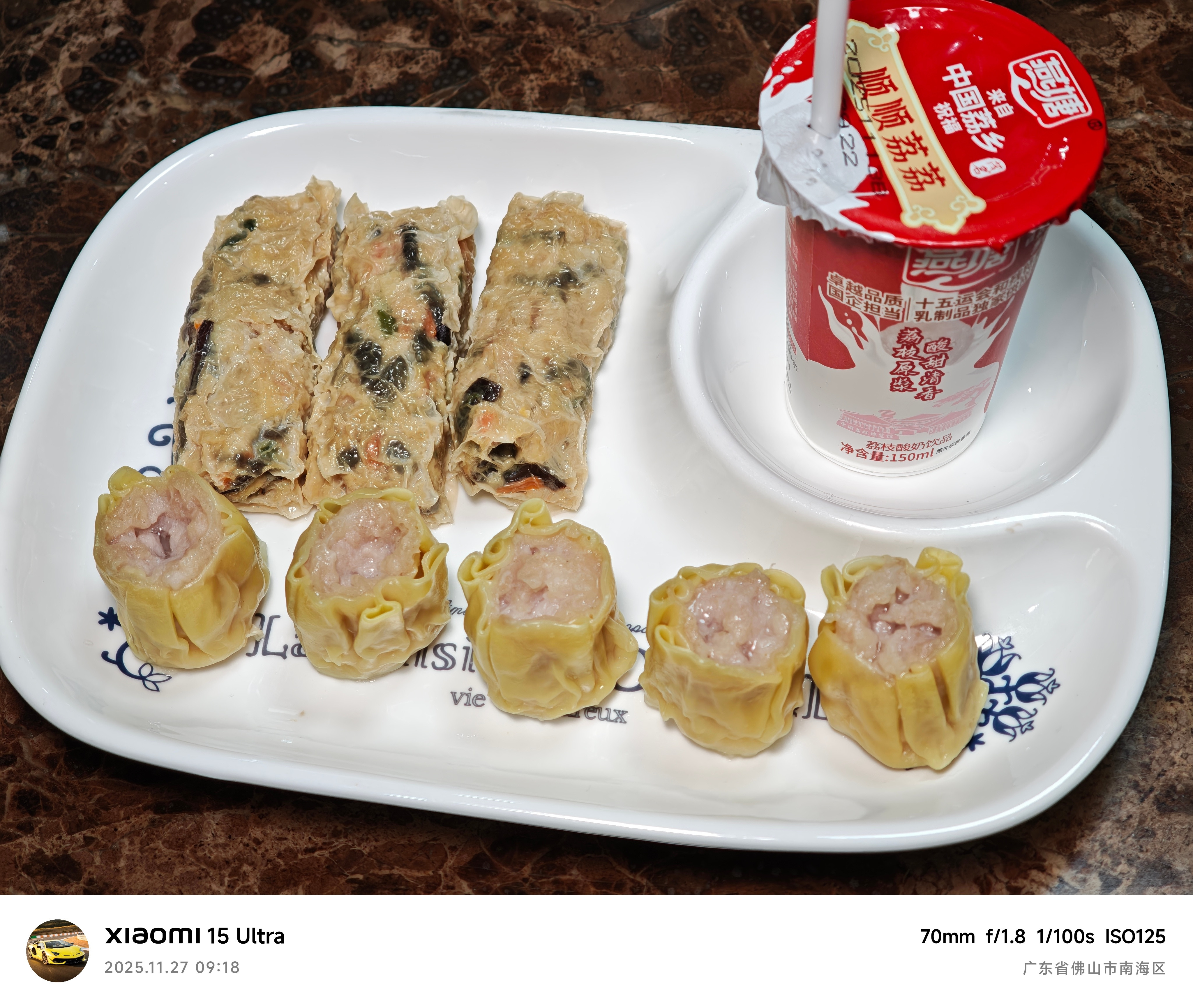 朋友们早！今天又是周五了分享这两天的早餐，昨晚点了瑞幸，今早喝第二杯瑞幸和