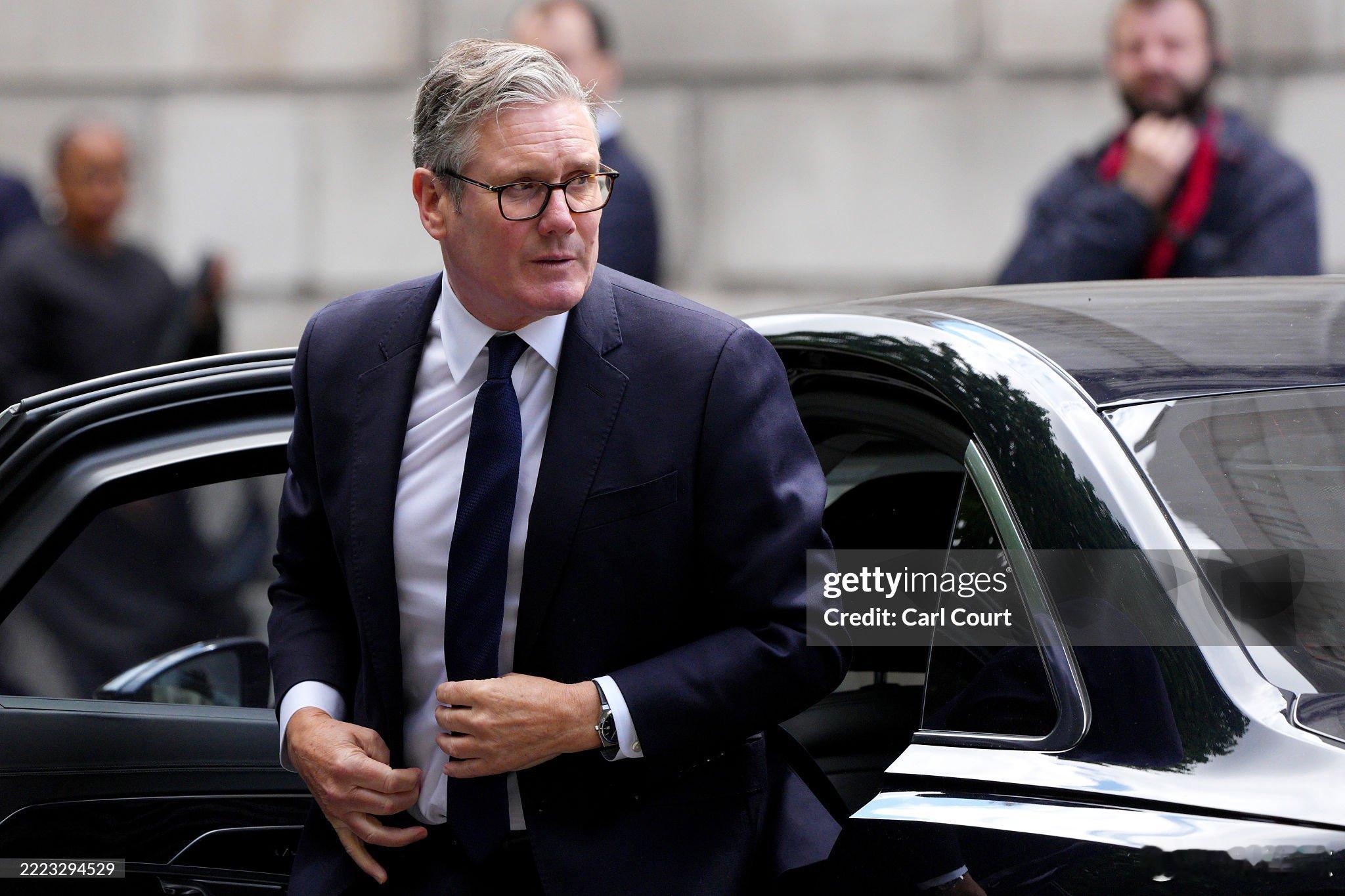 英国首相抵京第一餐完整菜单曝光英国首相斯塔默抵达北京，坐的是大英航空的航班，