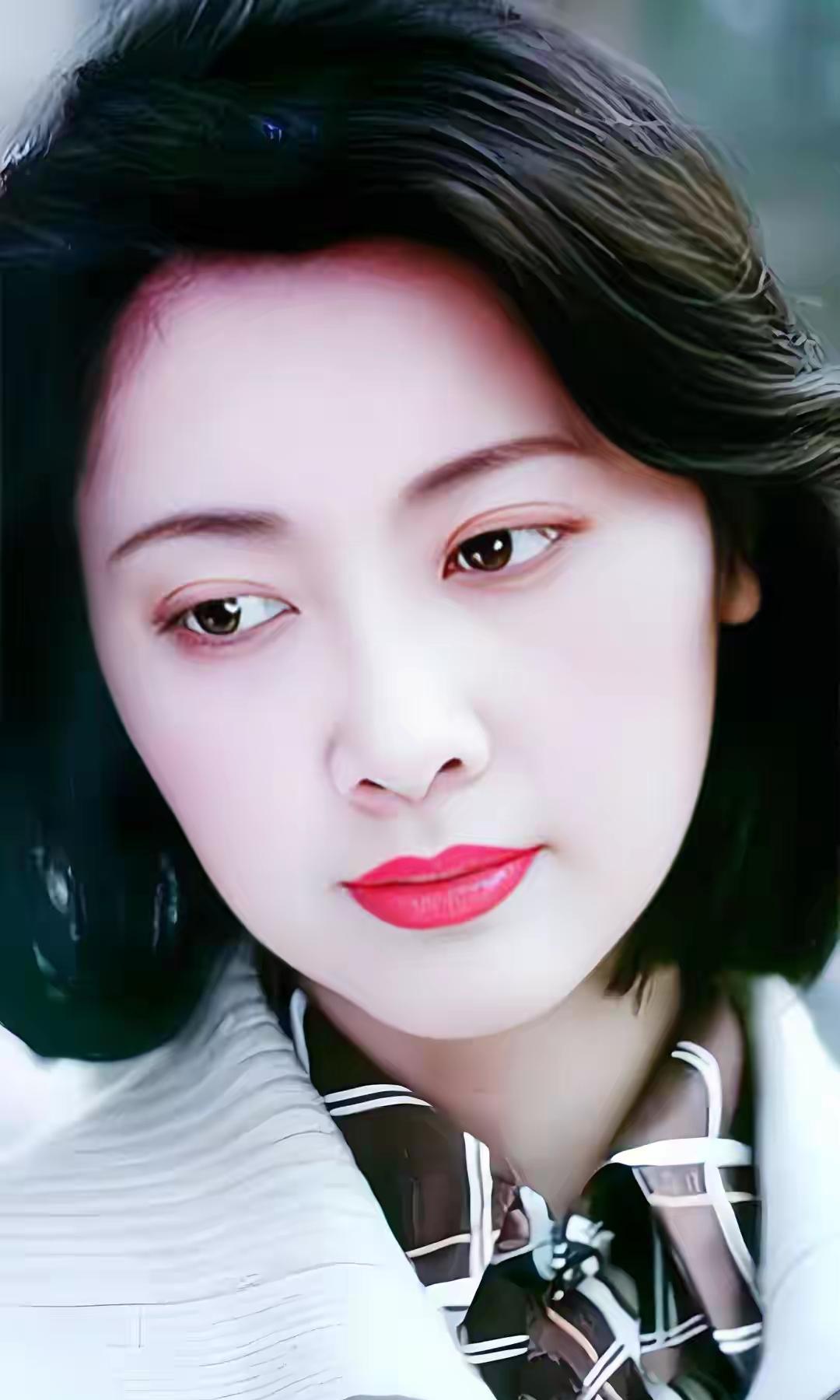 71岁女演员，38年坚持每晚10点半做同一件事：关掉手机。她叫朱琳，女儿国国王