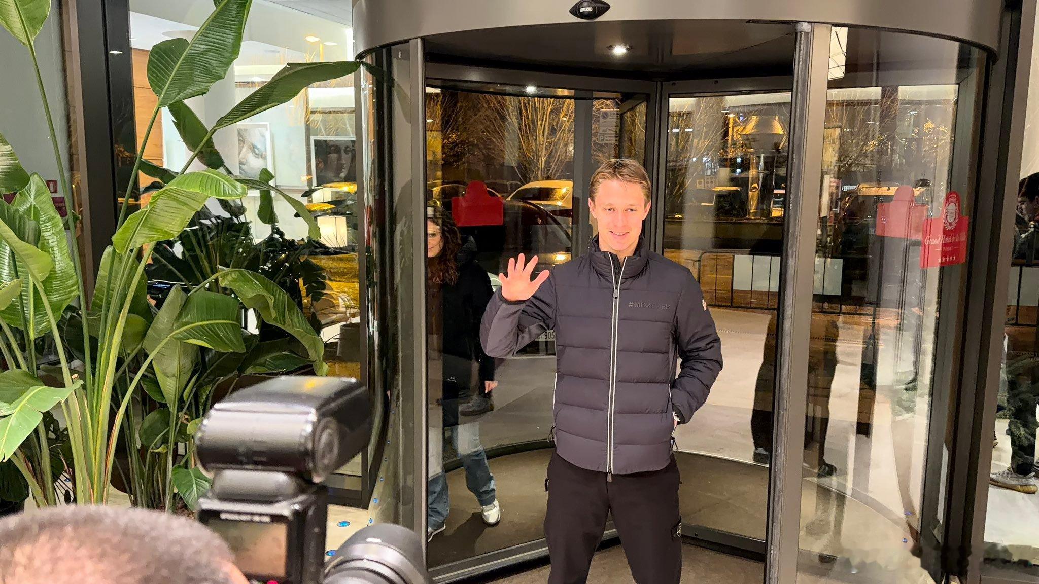 穆阿尼拼图+1！汉斯·尼克卢西·卡维利亚被佛罗伦萨半赛季退租，随后被威尼斯租借给