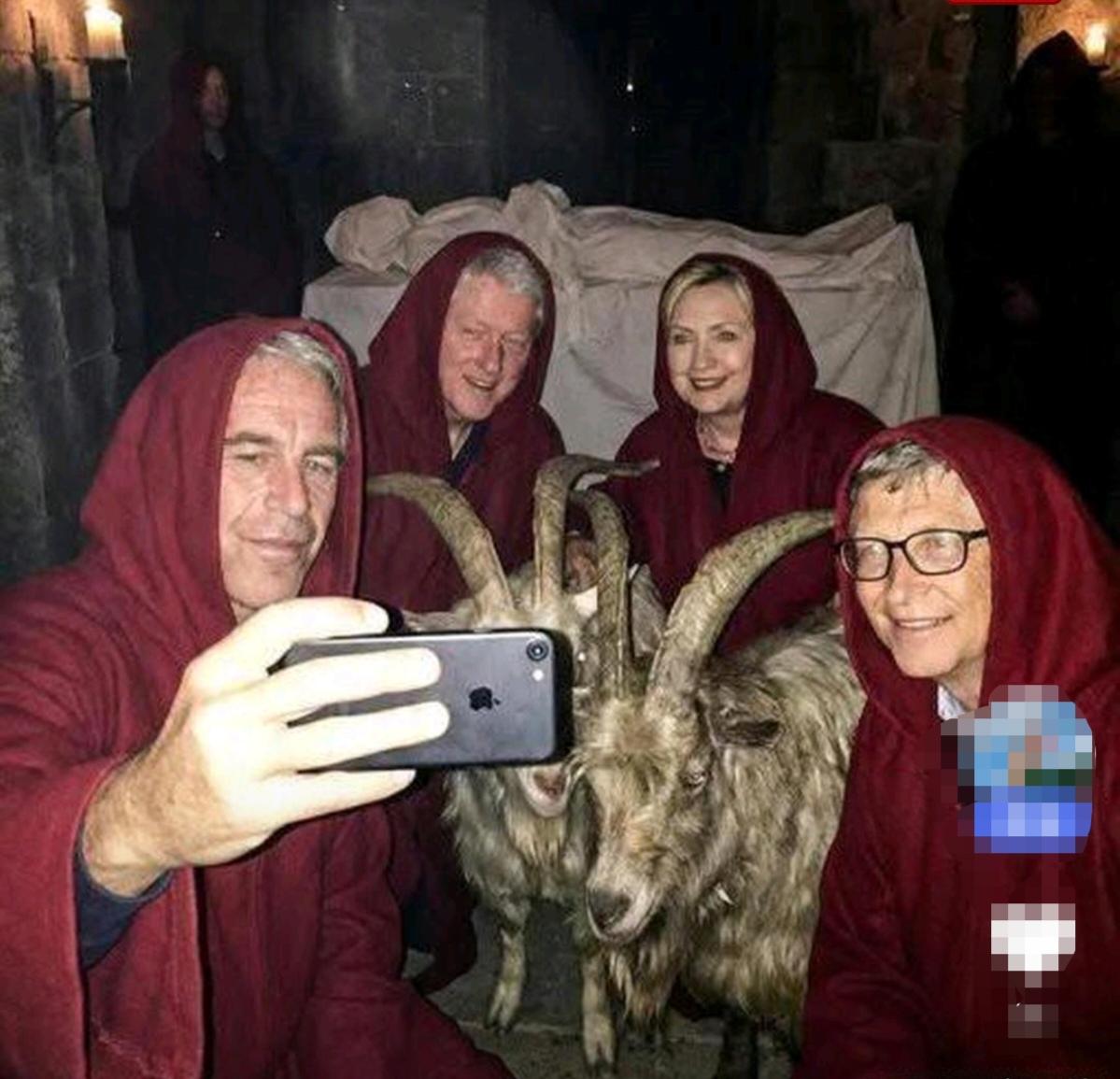 挺邪恶的，是宗教仪式吗？有待宰的羔羊，白布包裹的人形物是什么？只有大众想不到的，