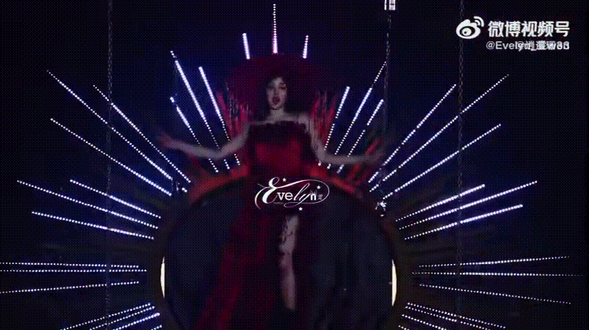 宋雨琦吊台登场完全女王音福过大年奏响马年乐声谁看了宋雨琦的吊台舞台不喊一声绝