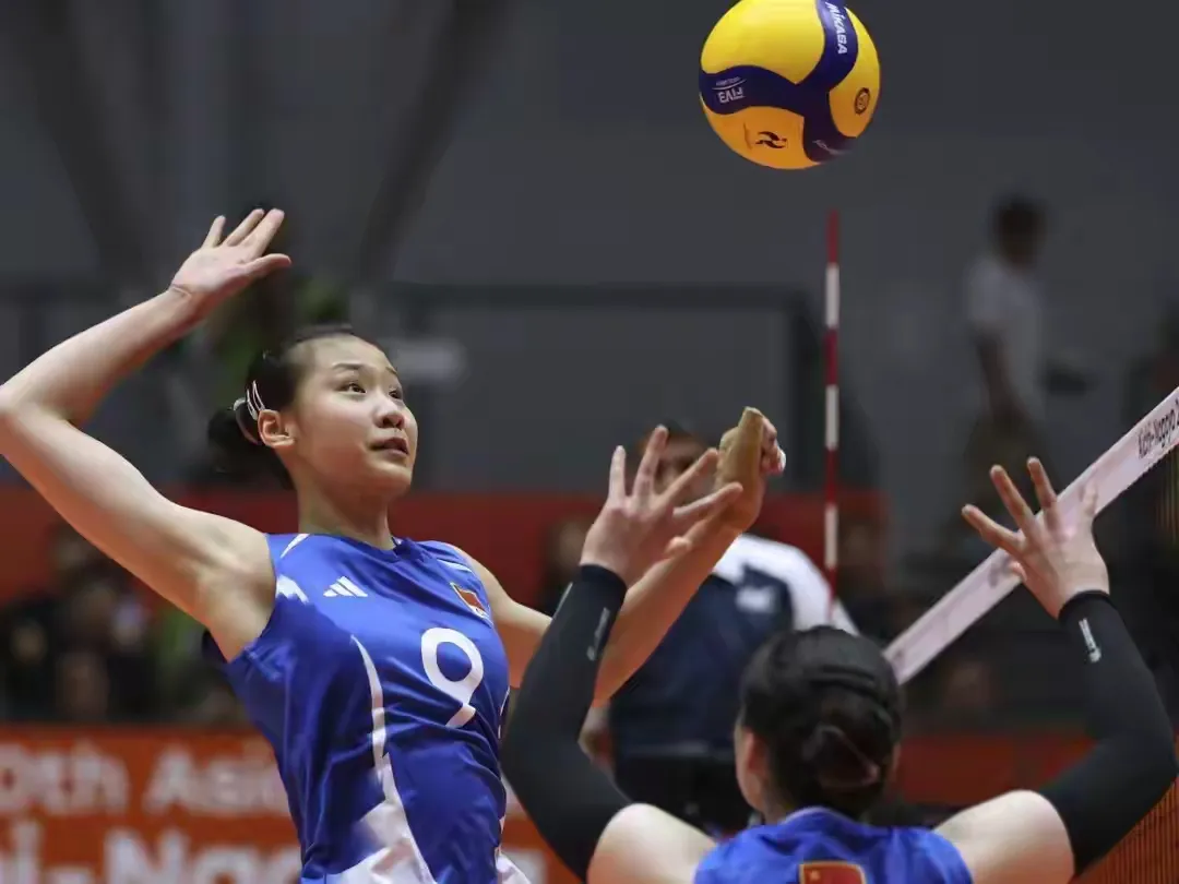 亚运会女排胜泰国最大收获：18岁小将王奥芊迅速成长！一个月前亚锦赛...