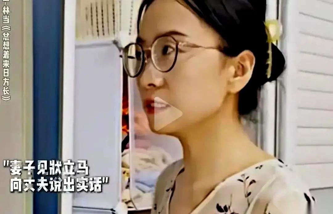 这句话真是儿媳们的嘴替。夫妻吵架。丈夫说“我妈没义务带娃。”妻子说“她不带娃，