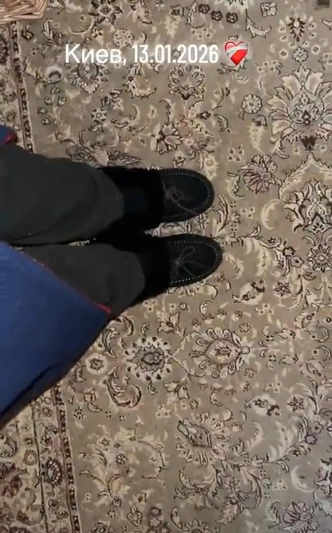 由于俄罗斯持续打击乌克兰的能源基础设施，乌克兰首都基辅和其他很多城市现在电、水、