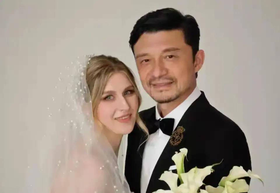 离婚时他怪她自私不早生，现在全国女性都在学她推迟当妈。谢晖催着要孩子，佟晨洁甩