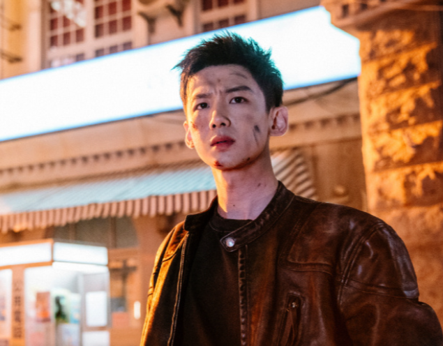 如今全网最尴尬的就是白敬亭吧！网友一句“生理性演技”把他送上热搜，本应是挺值