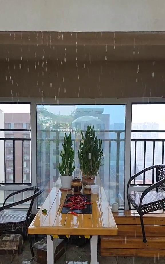 八月八号下午两点钟，济南暴雨。