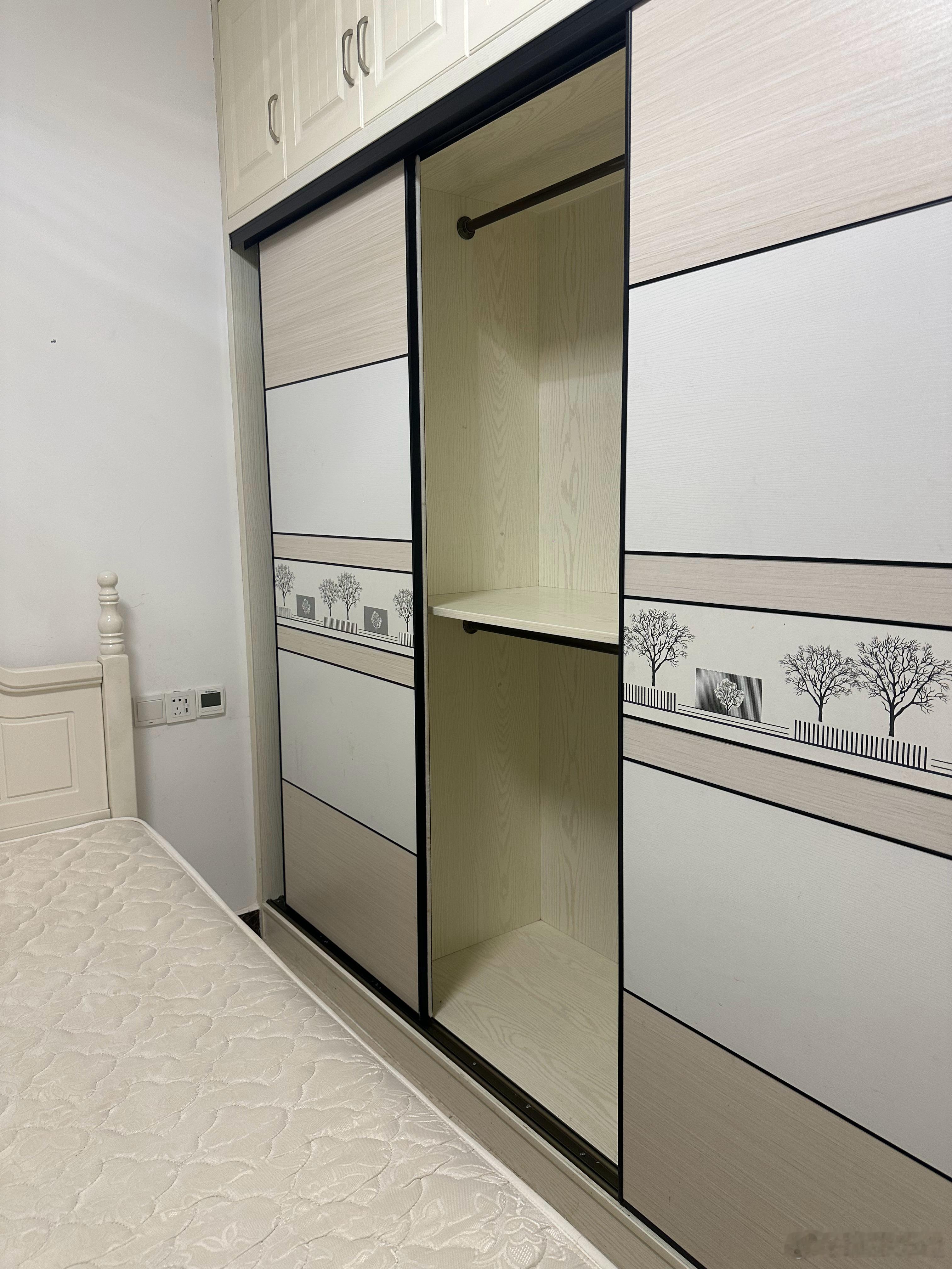 半个月回来一次的队友，每次回来三天左右，这三天很是忙，下班忙着和同事搓麻将，回来