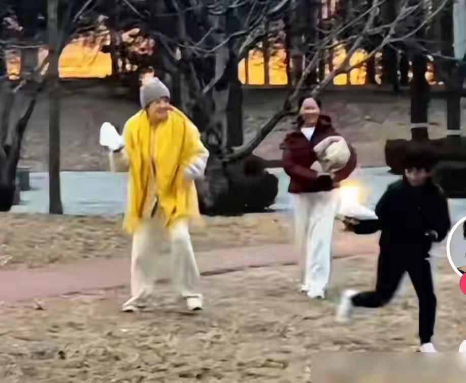 兰姐最开心的时候，就是能陪孩子们一起玩，放下工作，宝贵的时间给了孩子们。她让人佩