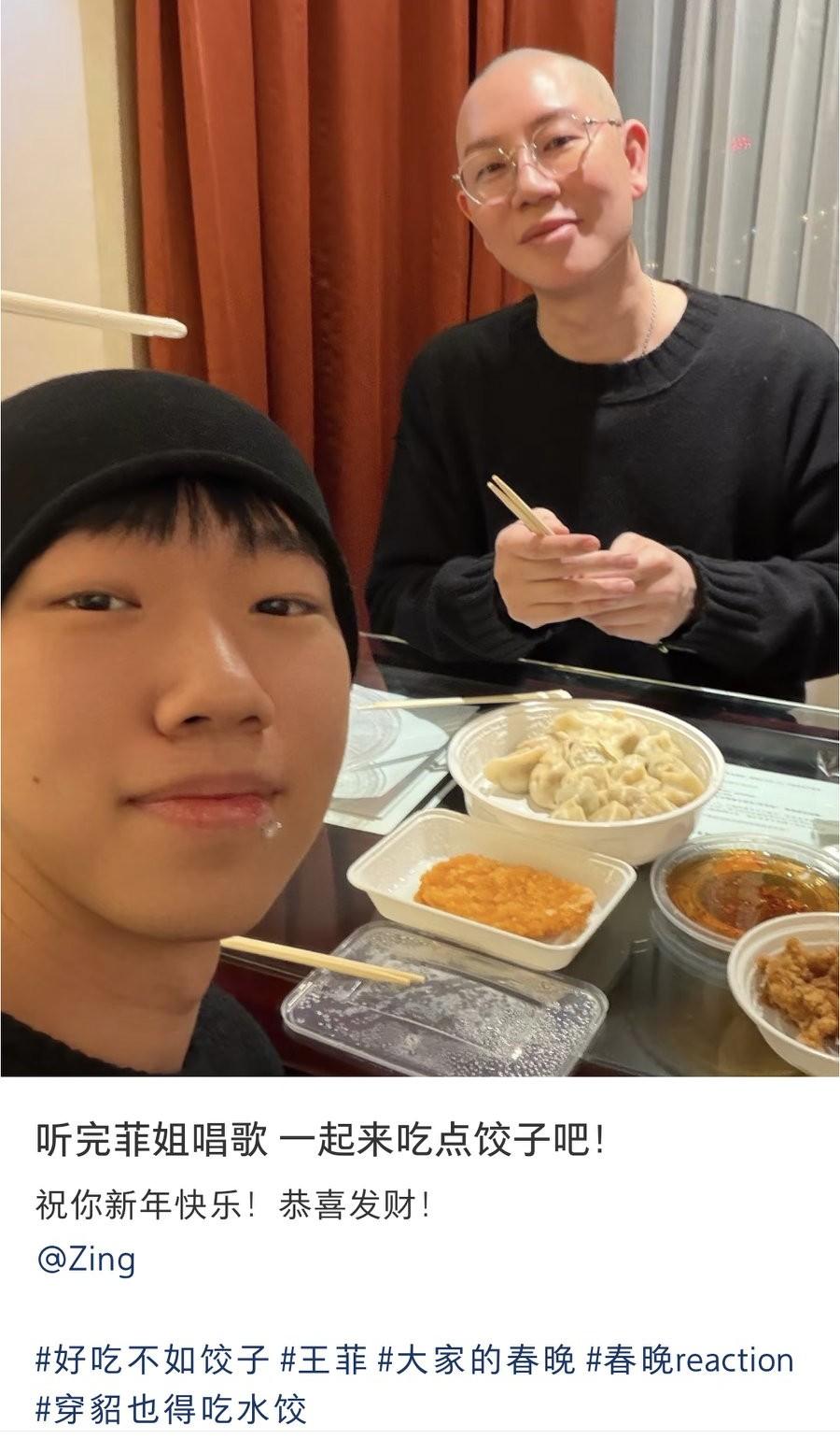 Zing看完王菲春晚演唱后，回家吃饺子笑得好勉强！2月16日除夕之夜，王菲登