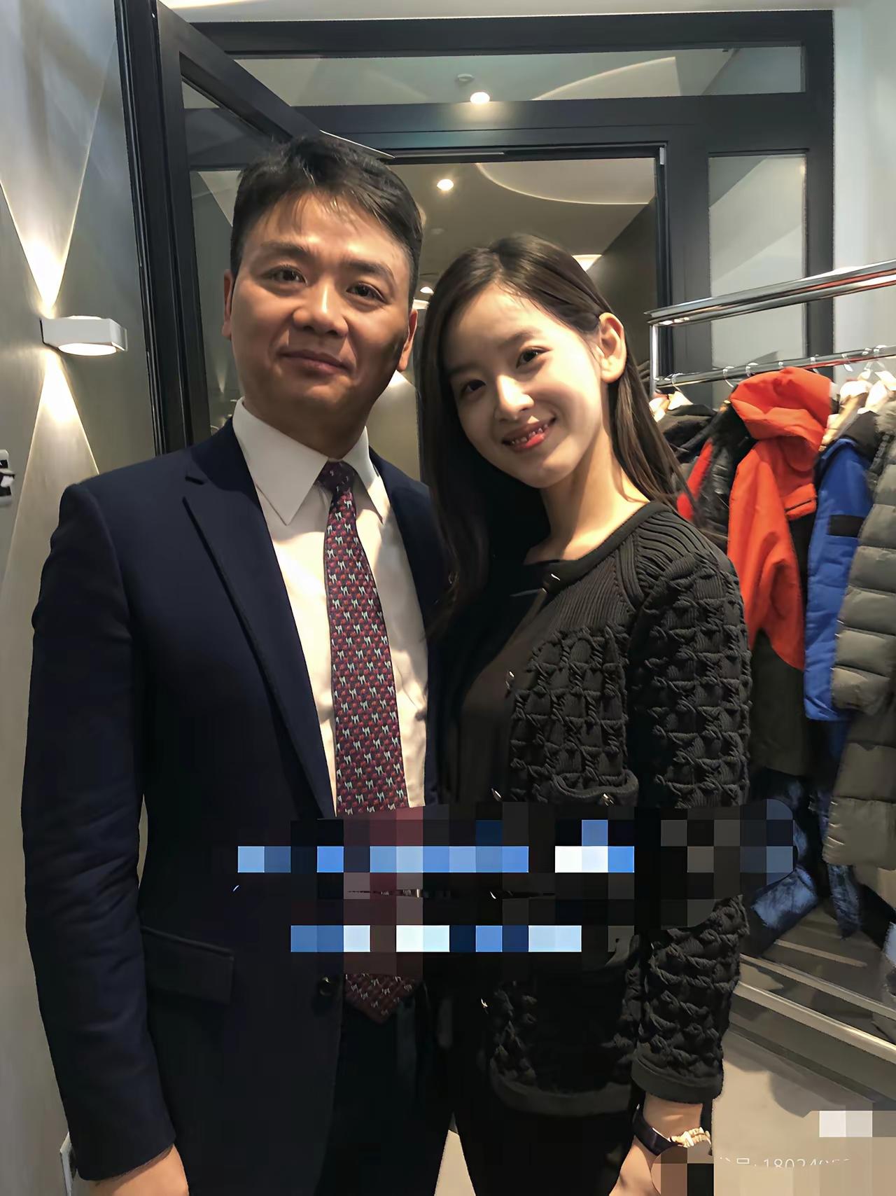 谁能想到，刘强东老家最“出风头”的不是首富爸妈，竟是他亲舅舅？最近网友晒出