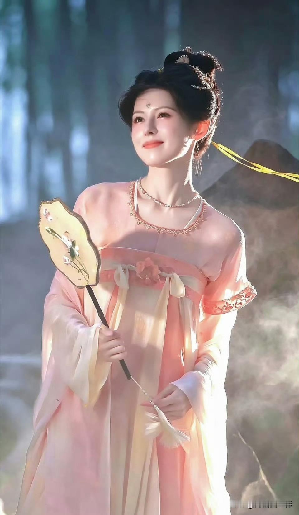 有些演员女配角色惊艳，口碑爆棚，被网友称为沧海遗珠，可一演女主就暴露短板，撑不起