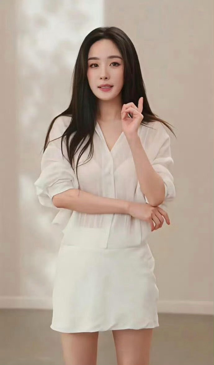 杨幂身材很曼妙​​​