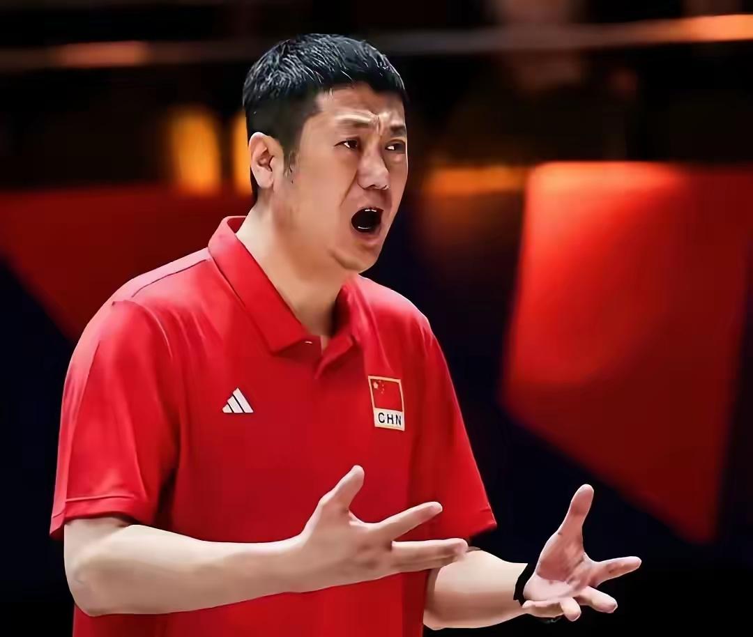 中国女排顶住压力，在最不被看好的情况下，3次2险胜世联赛排名第一的美国女排杀进四