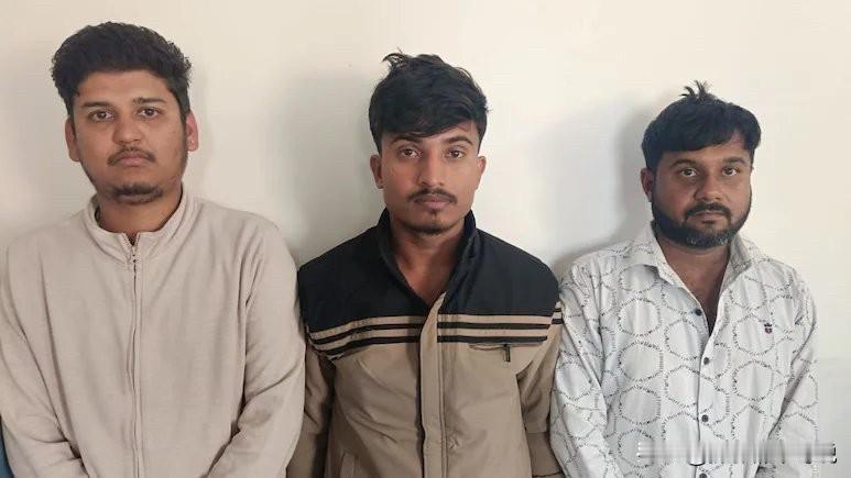 这三个印度人干了一件伤天害理的大事儿，现在正在蹲局子。近日，印度一名三十岁左右的