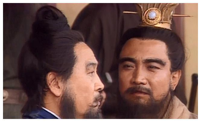 陈宫押赴刑场前，曹操忽然问出一句看似轻佻、实则直指人心的话：“你死后，你的妻子怎