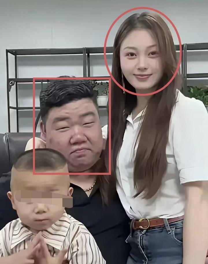 有人问：这美女看上那男的啥了呀，你找谁不好，偏偏找个又胖又丑的！没想到，评论区网