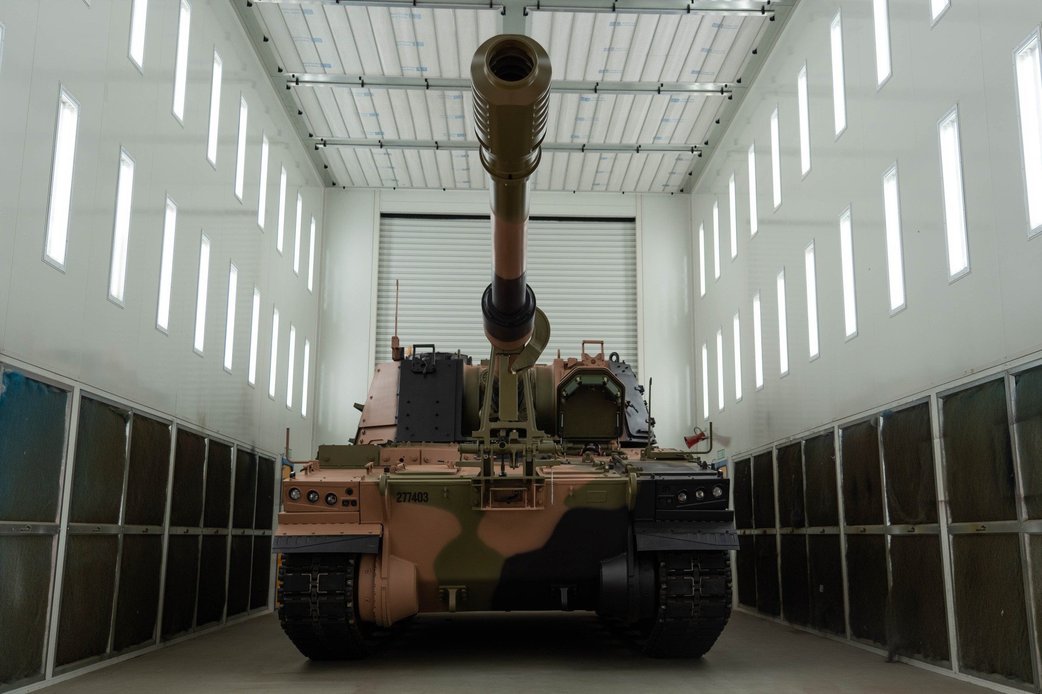 澳大利亚组装的首批3辆AS9“猎人蜘蛛”155毫米自行榴弹炮(韩国K9A1的澳大