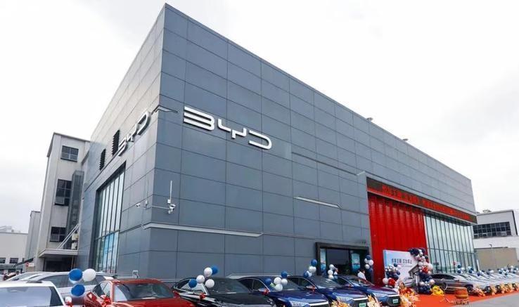 销量暴跌30%还扩产？比亚迪西安基地押150万辆产能2026年4月，比亚迪西