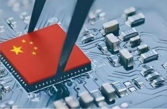 俄媒曾言：中国打掉了美国的傲气。俄媒认为，中国一面宣布对美国进口芯片反倾销调查，