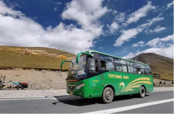 祖国这么多大好河山，真不能再任由一些人一圈了之，然后向游客收所谓的“过路费”了。