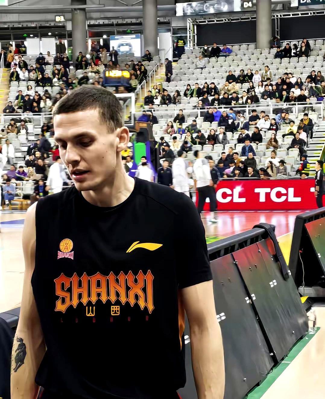 山西男篮这外援，真是来也匆匆，去也匆匆，前脚刚官宣凯尔·盖伊加盟，这位NCAA冠