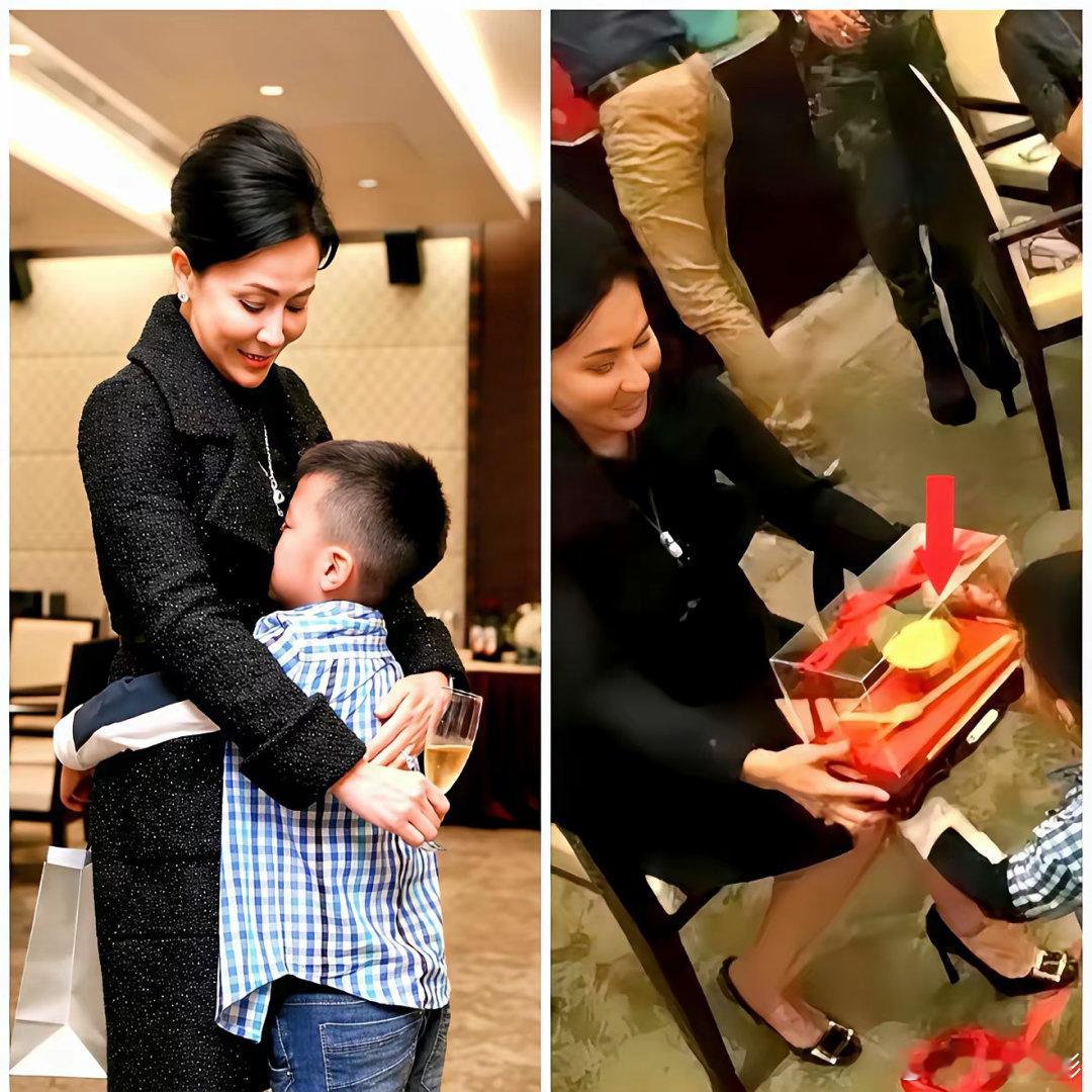 30万金茶具换一声干妈，值不值？​2015年那场宴会，刘嘉玲把沉甸甸的金茶具推到