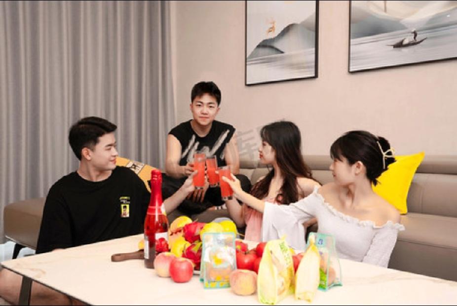 成功的“借”回了自己的钱老杨的侄子买房子，找他借了10万元，说好三个月就还他