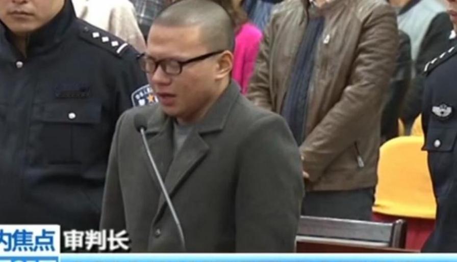 2014年，四川达州18岁的小伙刘大蔚网购24支玩具枪，一审被判无期徒刑，他在法