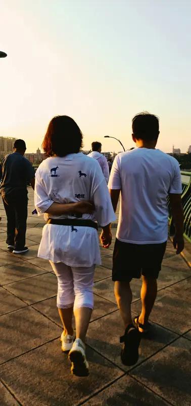 53岁男演员暴瘦脱相！提及爱妻落泪，“夜夜梦到她，我跟她说我很爱你”……网友：要