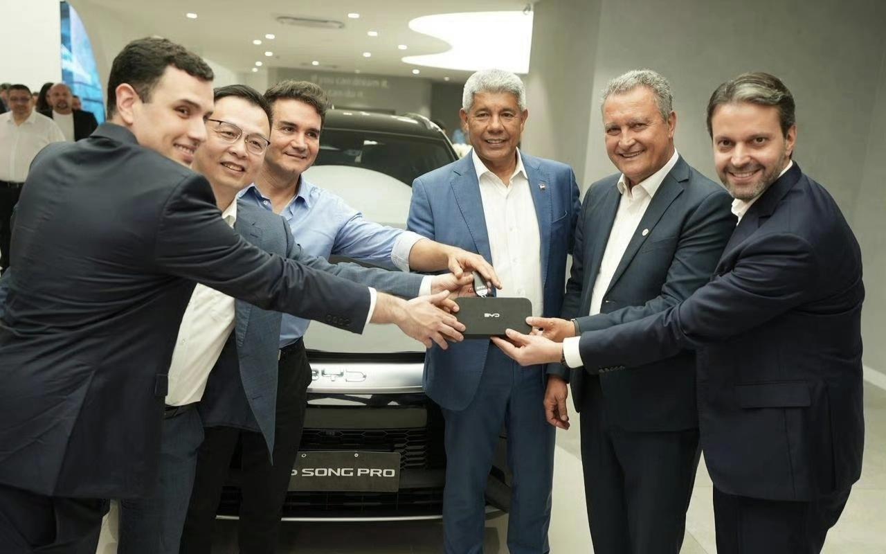 王传福又在联合国长脸了！在最近召开的第30届联合国气候变化大会上，比亚迪130辆