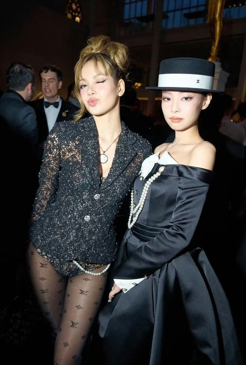 JENNIE和LISA、金胜澈MetGala内场合照📸​​​​