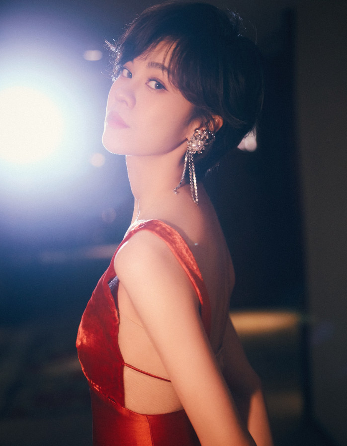郁可唯新歌闪亮我拥抱我你是否在寻找一首能让你产生共鸣的歌曲？郁可唯新歌《闪亮我