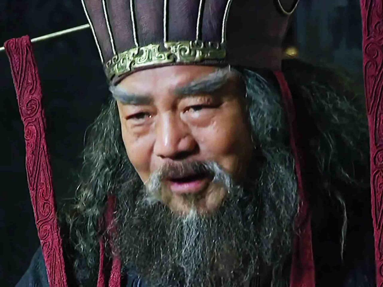 他杀了董卓，却连人家九十岁老母都不放过，结果自己全家也被杀192年4月，长安百姓