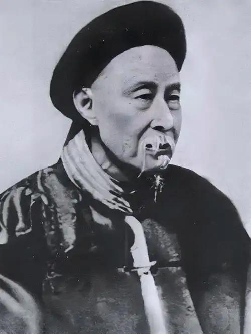 咸丰九年殿试，皇帝出了一道谁都没准备的附加题——写副对联，夸夸大清朝。一个安徽人
