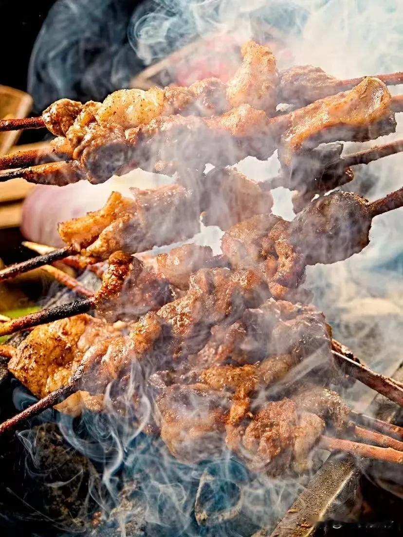 来新疆的100个理由·新疆烤羊肉串『新疆烤羊肉串』一口穿越火焰山