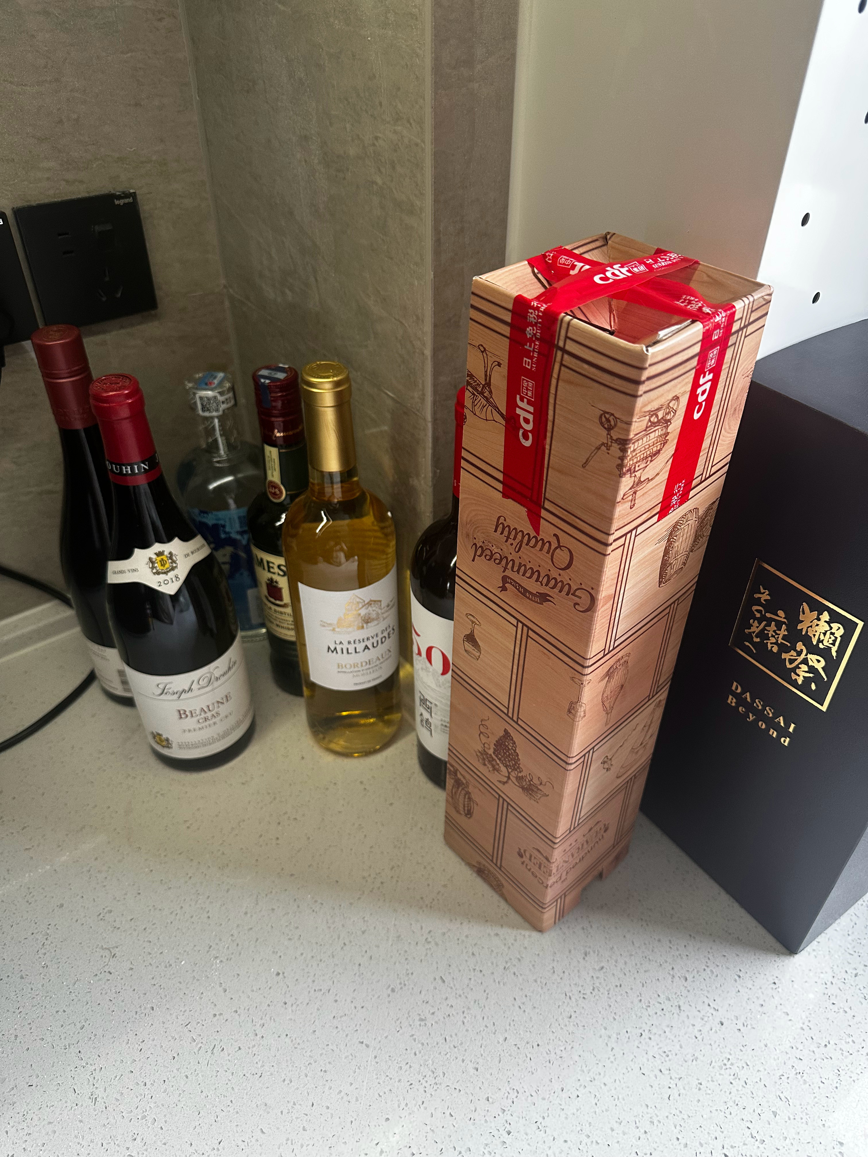 想喝酒但是白天开酒又有点怪​​​