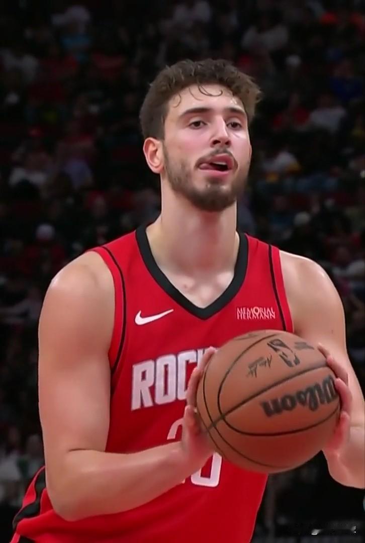 同样是球队的二当家！！！申京：26场比赛，场均上场35.6分钟，出手17次，