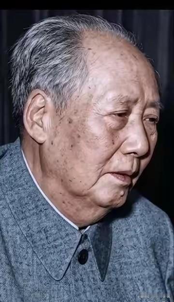 毛主席到了晚年，心中总有些忧忧。他不是担心自己，也不是担心儿女们，他一生戎马，九