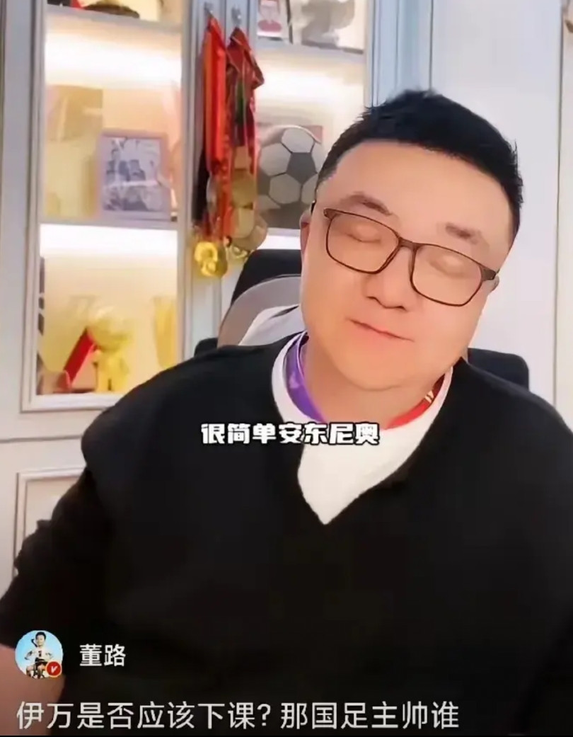 国足选帅，董璐在直接间极力推荐一人，比郑智优势更明显！自从伊万下课后，国足选帅