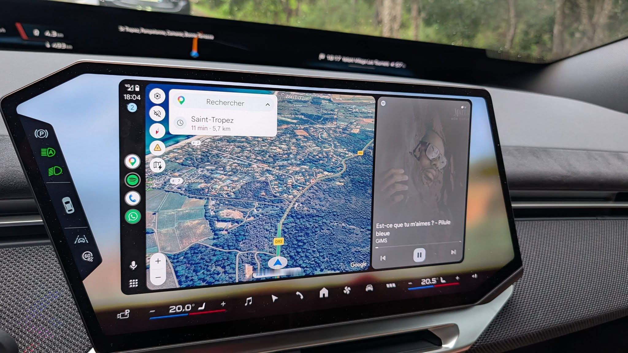 在厌倦了千篇一律的大横屏三连屏后，宝马的新内饰让很多人耳目一新。可一旦连上Ca