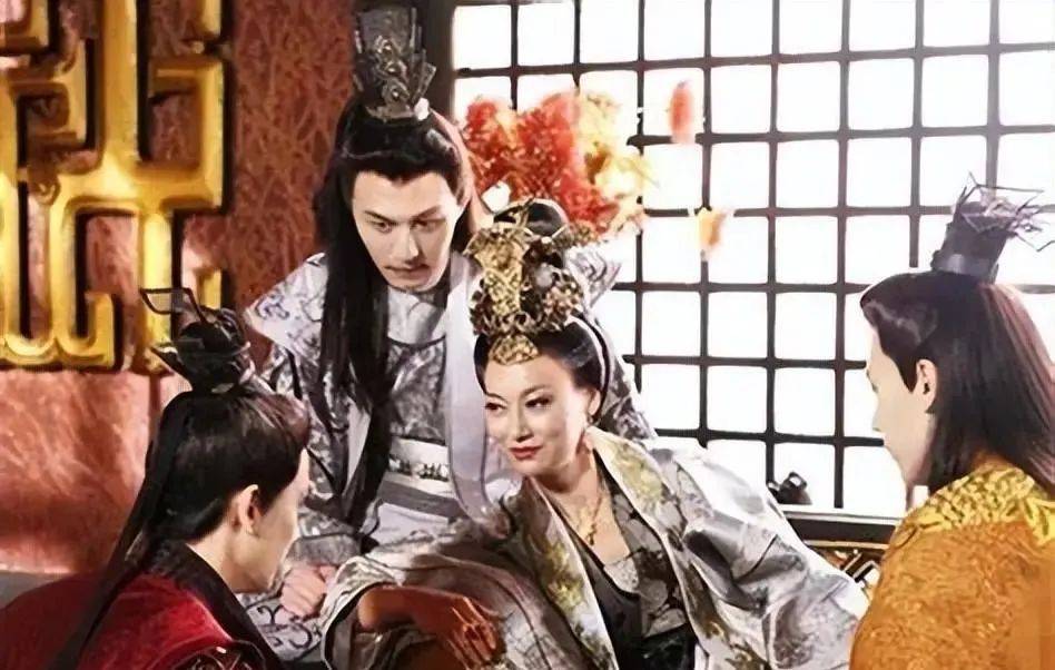 武则天因肝火太旺，夜不能寐，御医们也束手无策。谁料，却被前来探望的太平公主一语道
